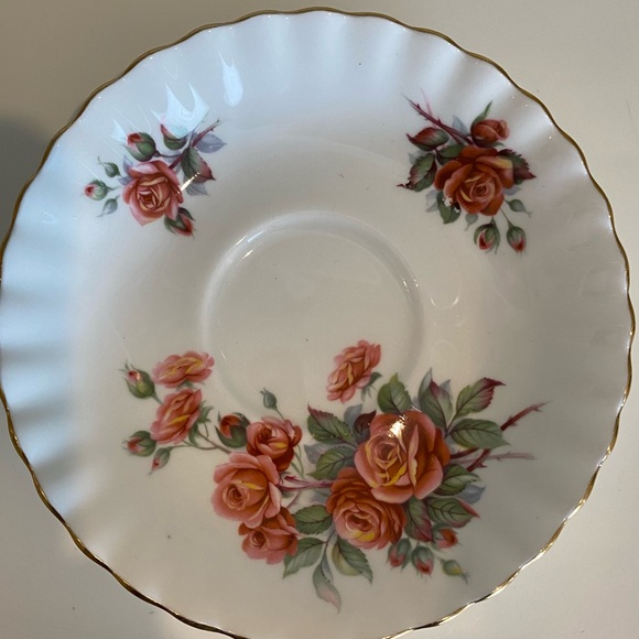 EUC VTG ROYAL ALBERT CENTENNIAL ROSE SAUCER - Picture 3 of 6